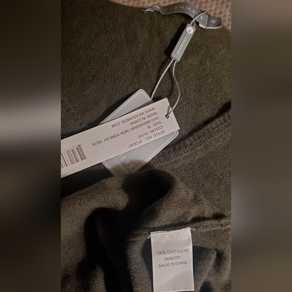 In Cashmere V-neck Olive Green Cashmere Women's Sweater Size M - Picture 3 of 3